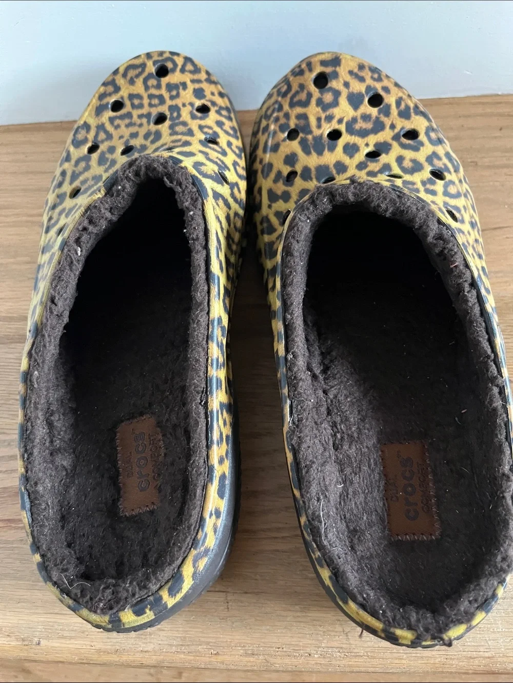 CROCS Kids Leopard Print Fuzzy-Lined Clogs - Yellow/Brown